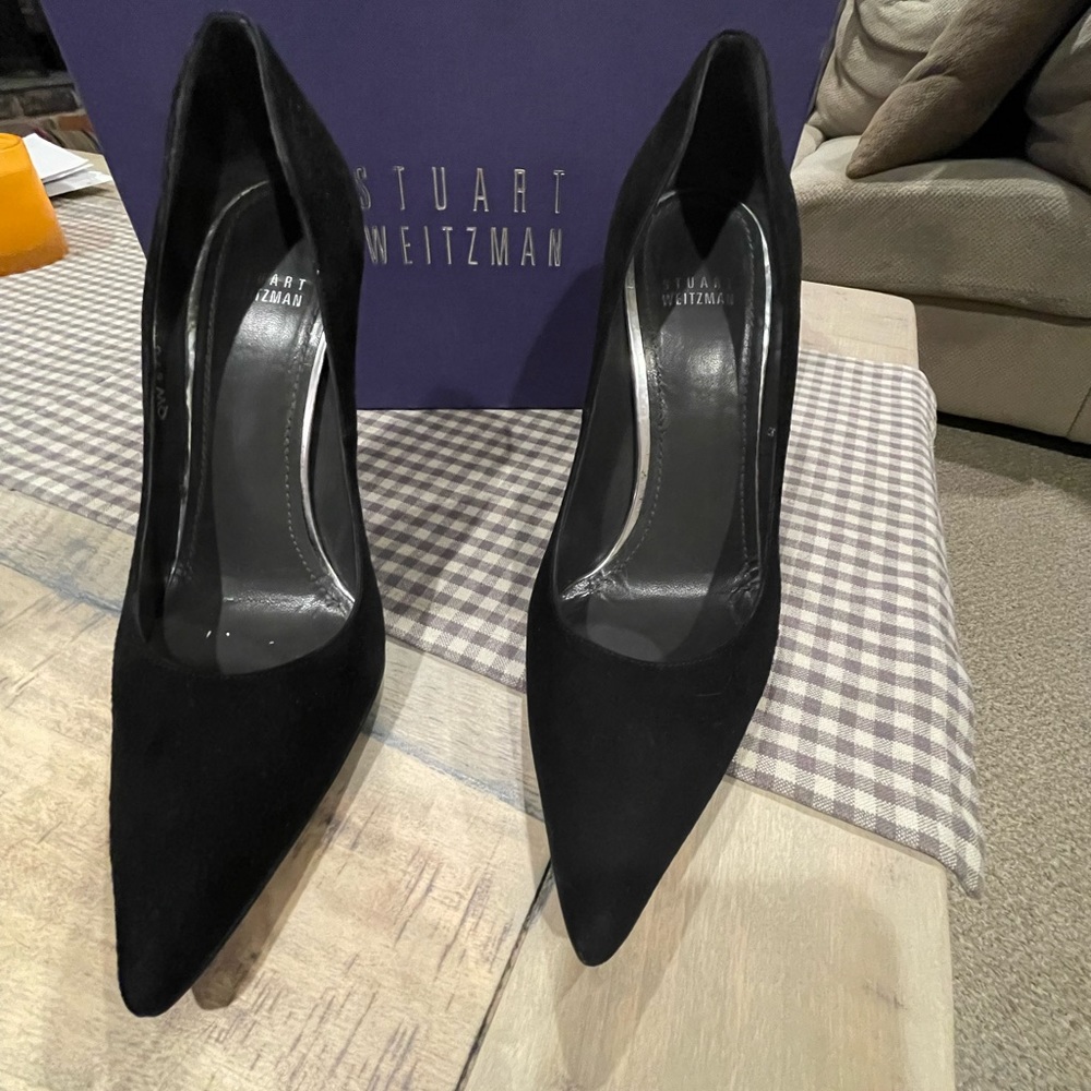 Stuart Weitzman Queen Pointed Toe pump